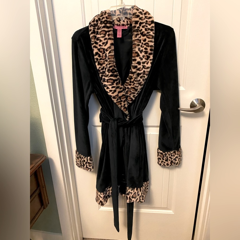 Short Velvet Robe